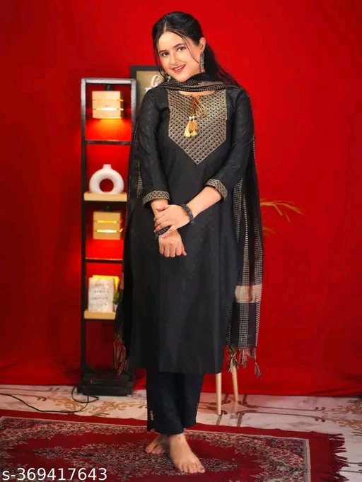 Trendy Fashionable Women Kurta Sets - Image 3