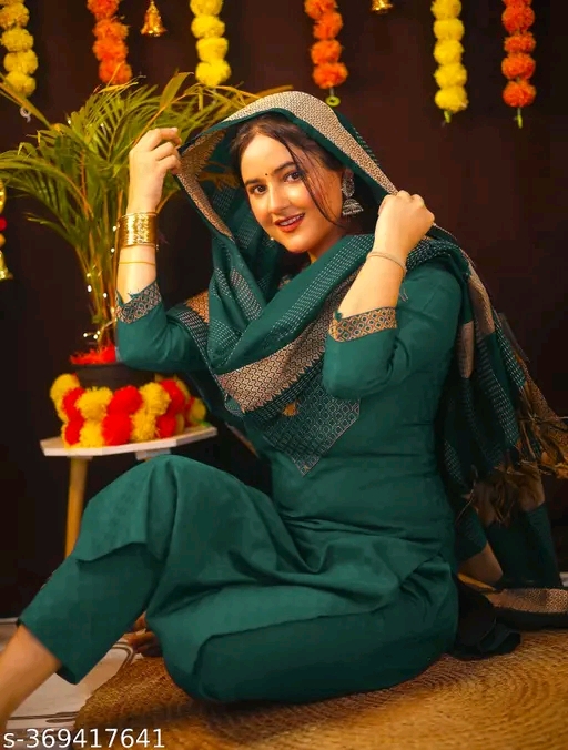 Trendy Fashionable Women Kurta Sets - Image 3